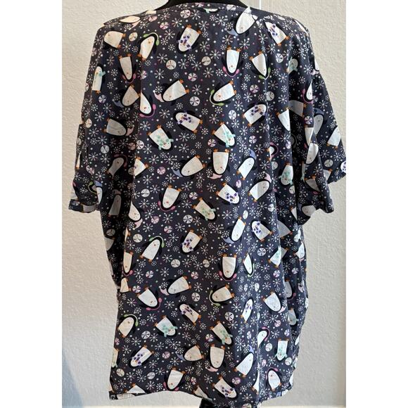 Zoe & Chloe Penguin Winter Themed Scrub Top Size 4X - Picture 3 of 3